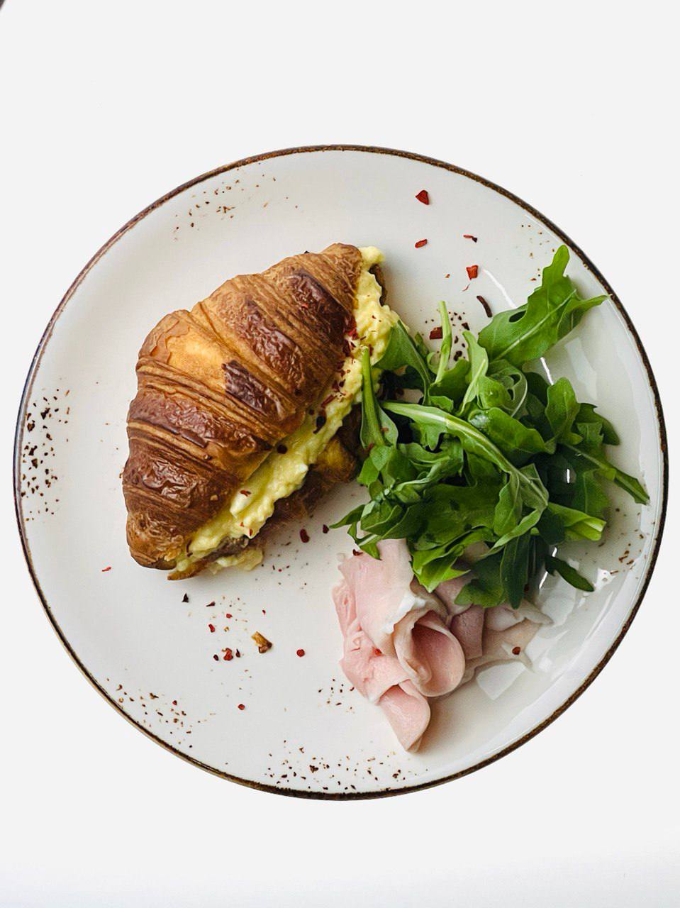 La Farine: свіжоспечені круасани та соковиті пироги