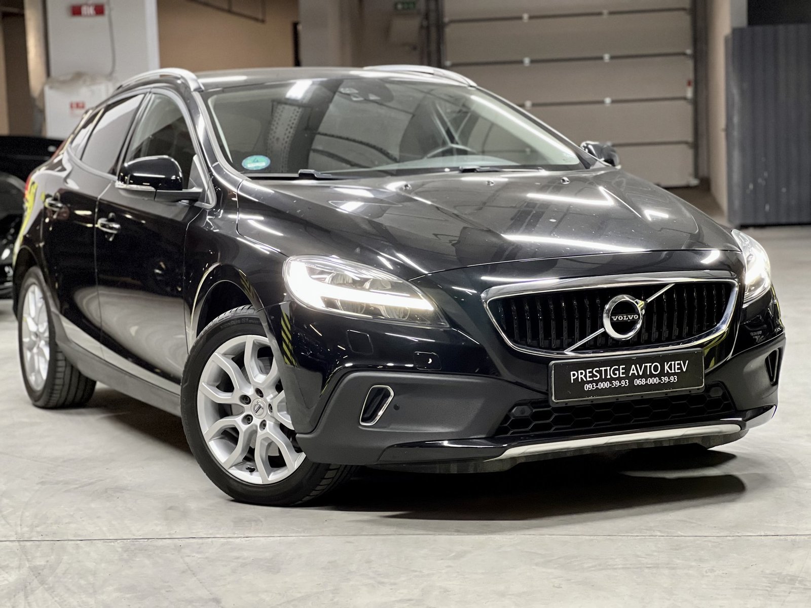 Volvo V40 Cross Country , 2016 г. (код - 032)