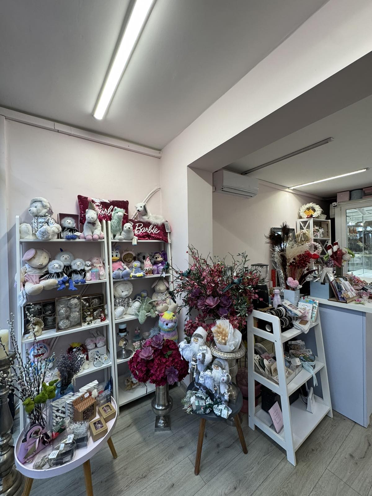 Продаж чарівного бізнесу: студія квітів, повітряні кульки та декор